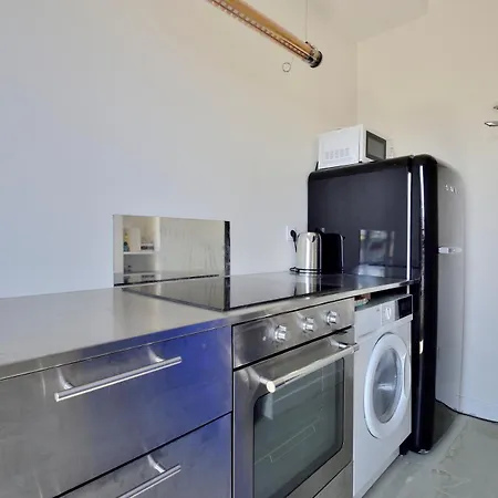 Stylish Attic Conversion باريس