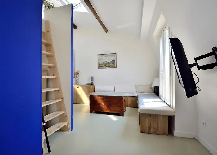 Apartamento Stylish Attic Conversion Paris