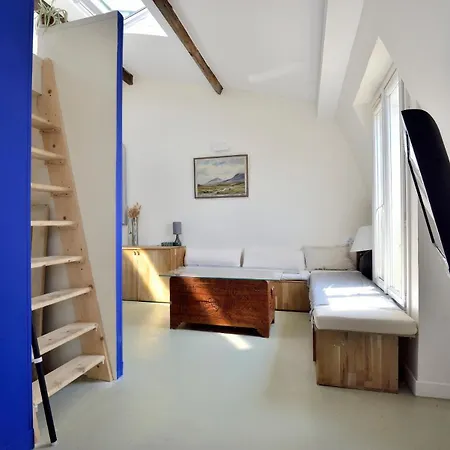 Appartement Stylish Attic Conversion Parijs