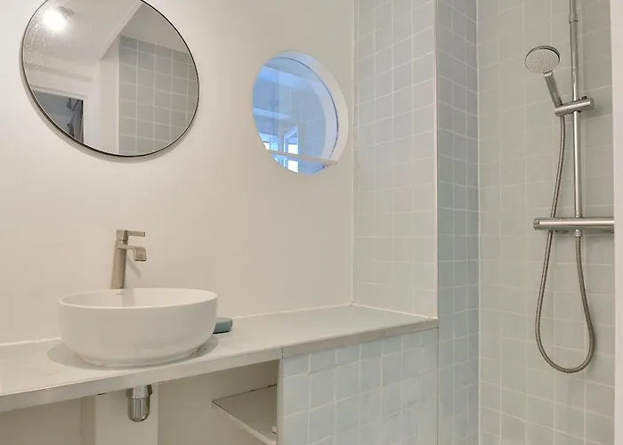 Stylish Attic Conversion * París